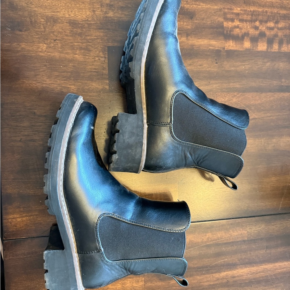 Universal Thread Black Women's Lug Chelsea Heeled Boots